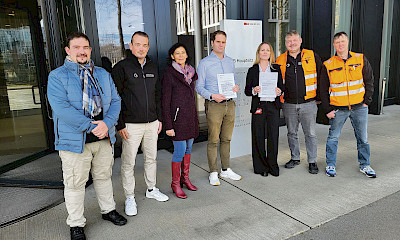 V. l. n. r.: Andreas Lüdin, Zentralpräsident AS, Michael Buletti, Gewerkschaftssekretär SEV, Hanny Weissmüller, Zentralpräsidentin LPV, Linus Looser, Leiter SBB Infrastruktur, Sibylle Hug HR-Leiterin Infrastruktur, Jan Weber, Zentralpräsident SEV-Bau und Hubert Koller, Vizezentralpräsident Bau.